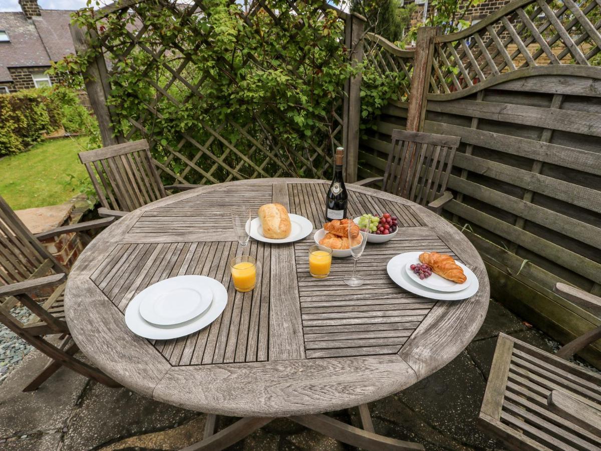 Garden Cottage Илкли Екстериор снимка