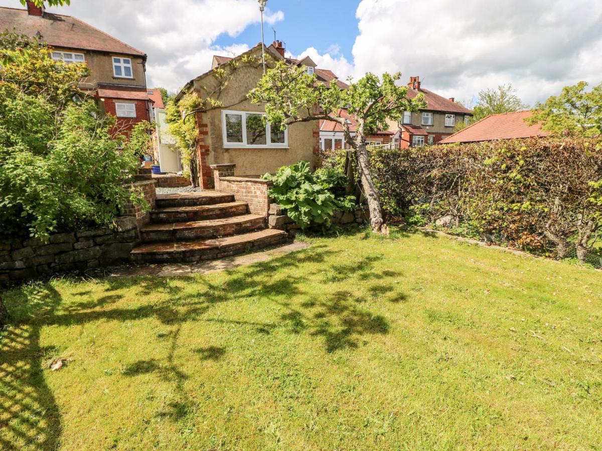 Garden Cottage Илкли Екстериор снимка
